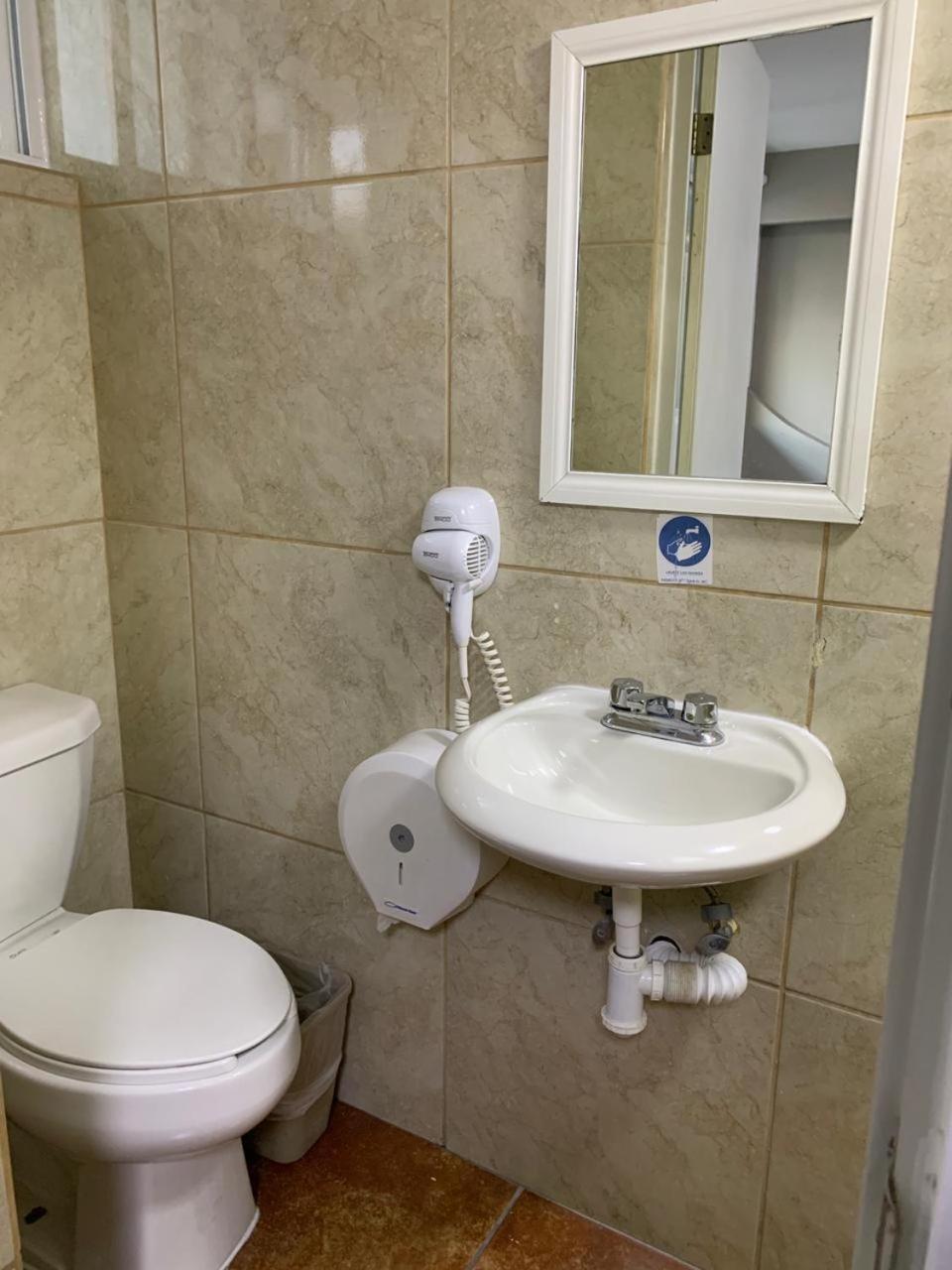 Hotel Tecnologico Queretaro Bagian luar foto